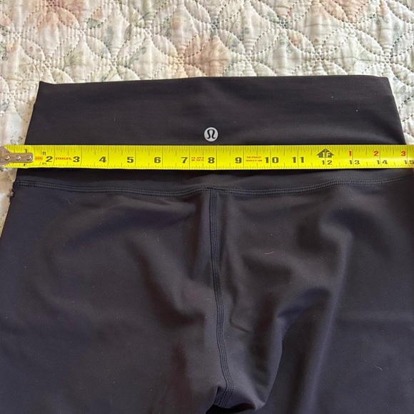 lululemon athletica Women's Jet Black Bike Shorts - Picture 2 of 4